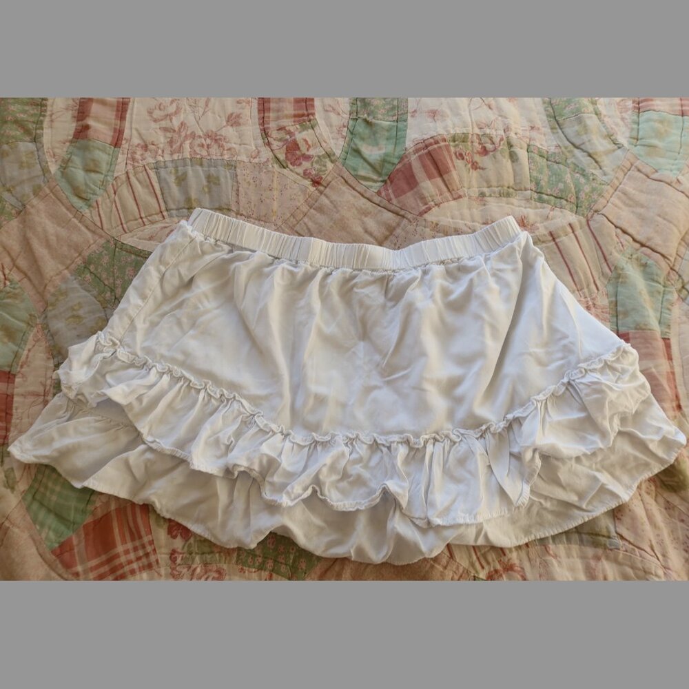 brandy melville mini white ruffled skirt